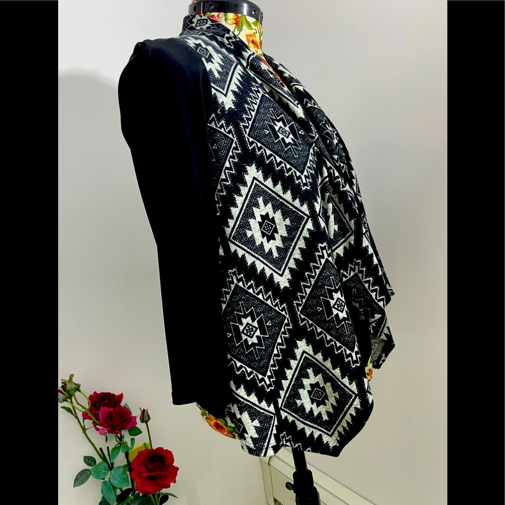 Hamilton Cardigan Blouse, 1 piece - Picture 4 of 9